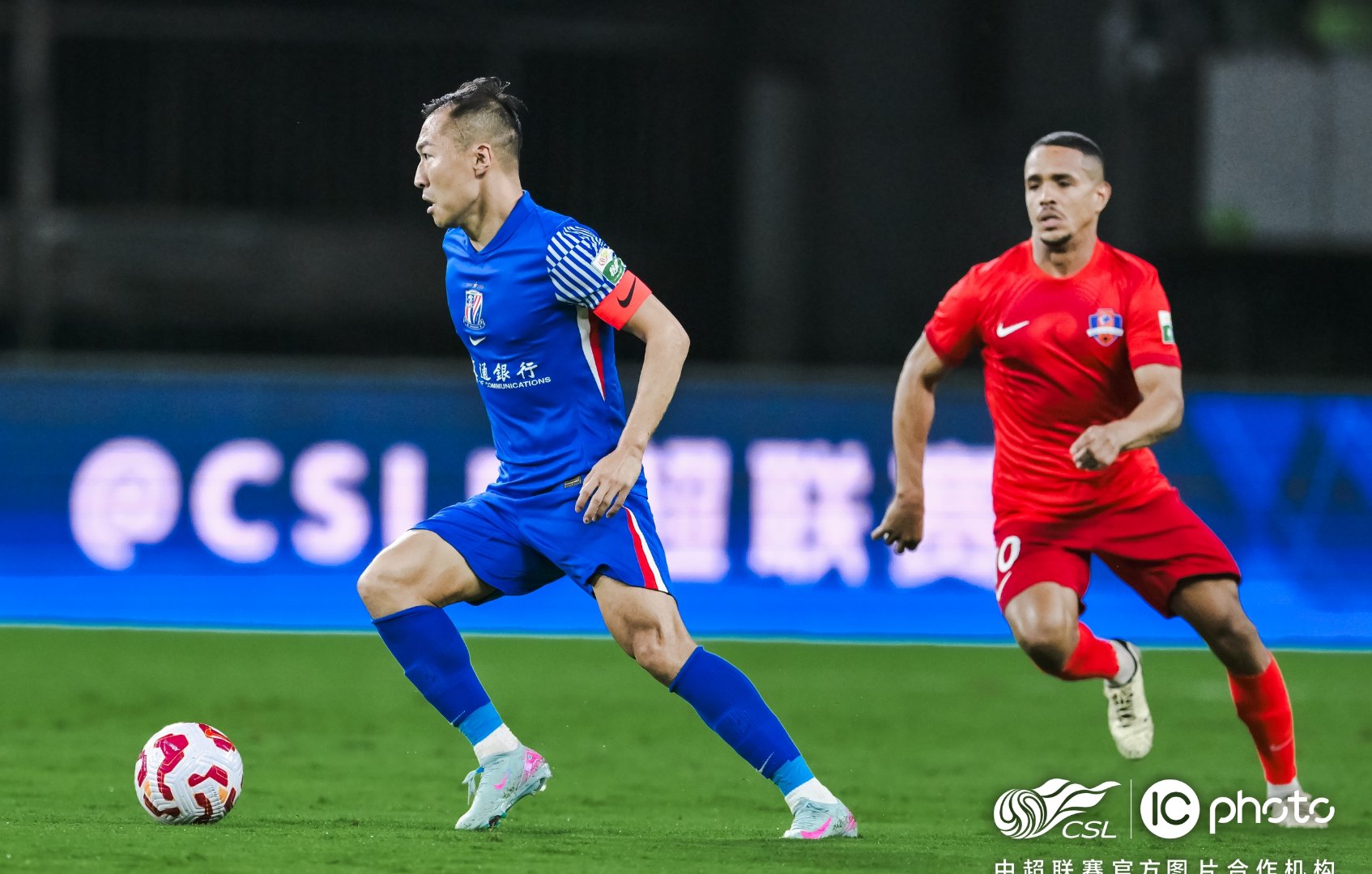 那不勒斯迎中超关键赛，今晨防线松动，引发热议，更衣室氛围转暖的简单介绍