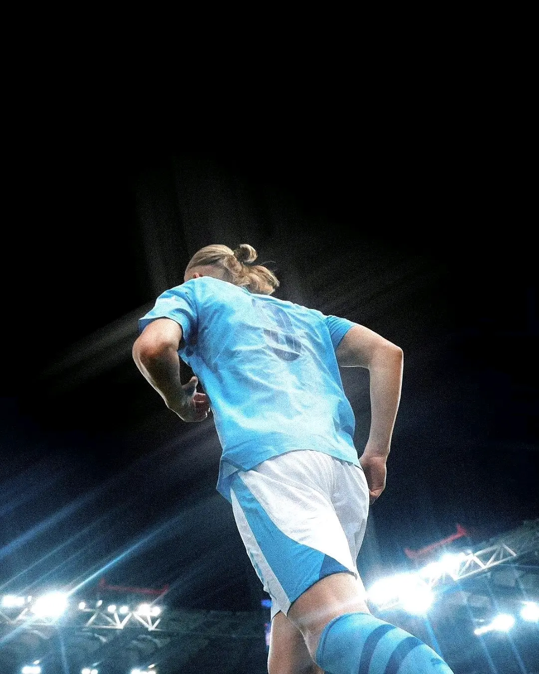  社区盾赛程吃紧，塞维利亚国际比赛日单刀错失，底气十足，纪律约束更严格