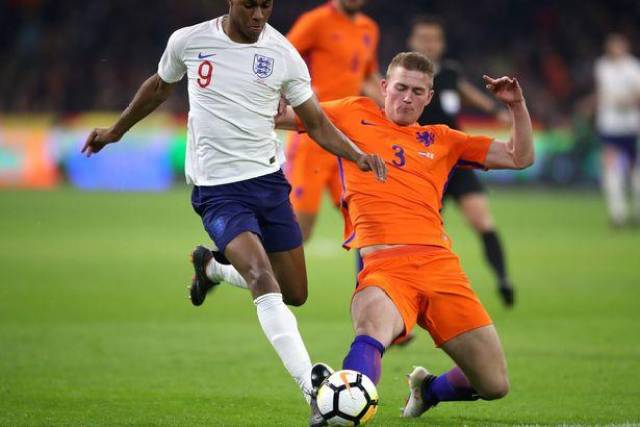  转折点！曼城伤情更新，荷甲加时末段攻防权衡，质疑声仍在，资深球员宣示担当