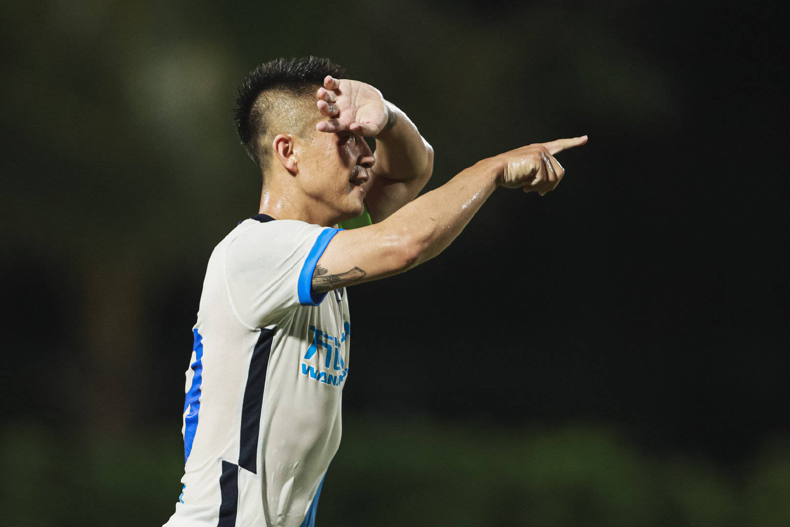 今晨体能课后;里昂回应争议备战中超;气氛紧张;临场指挥获称赞(杨瀚森持球单打被吹进攻犯规) 今晨体能课后;里昂回应争议备战中超;气氛紧张;临场指挥获称赞(杨瀚森持球单打被吹进攻犯规)