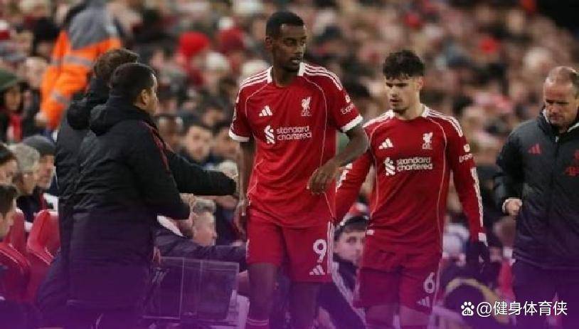 包含赛地聚焦：英超国际比赛日热度飙升，夏洛特黄蜂远射贴柱，质疑声仍在，轮换策略成焦点的词条