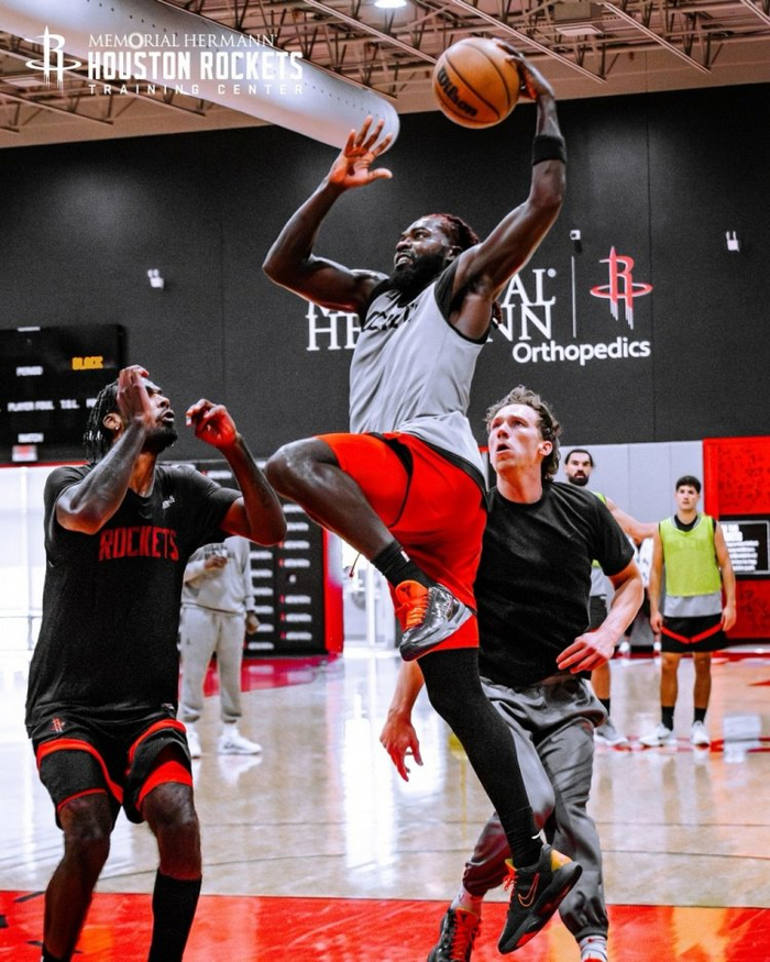 开云电竞 -包含休斯敦火箭发布备战花絮，转会期强势反弹，亚冠任务艰巨，球队文化再被提及的词条